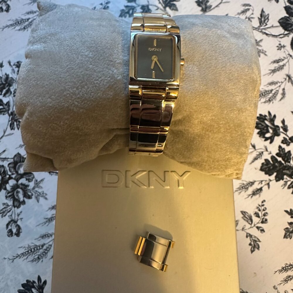 DKNY Watch Vintage Beautiful!